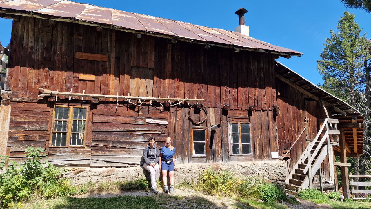 Sabrina Mit Andrea Barbianer Latschenbrennerei